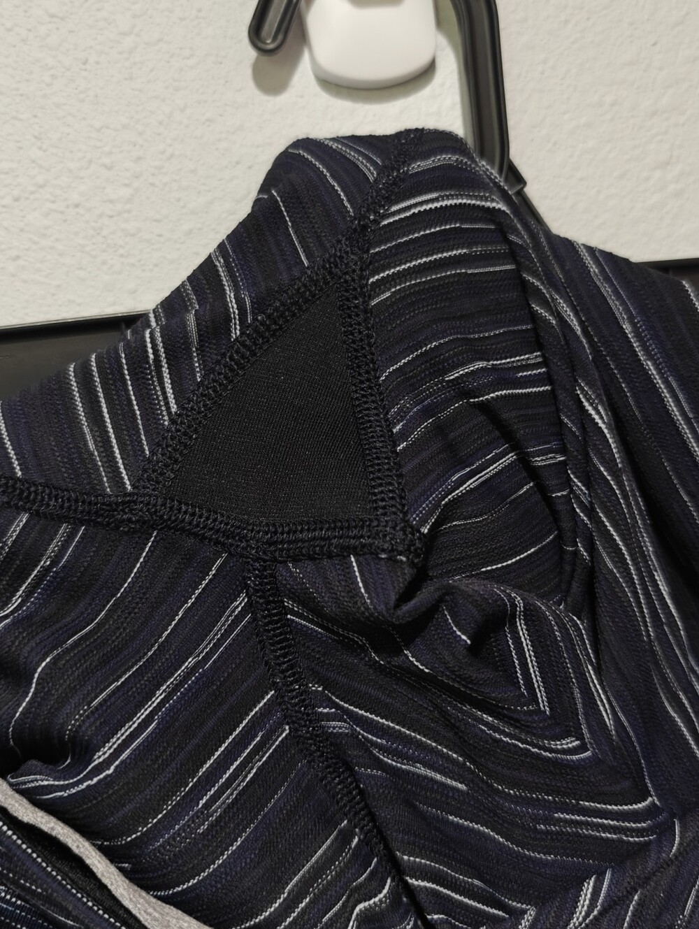 Lululemon Leggings Size 6  Pace Rival Crop 22" W6G64S Stripe Naval Blue Black - Picture 8 of 10